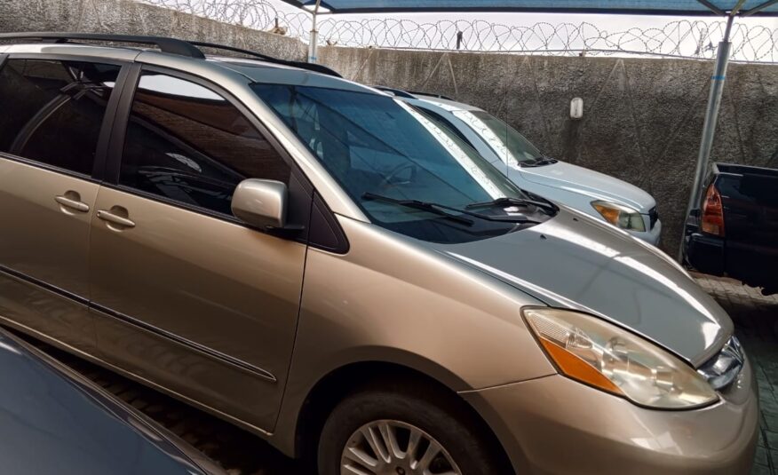 2008 Sienna Gold V6