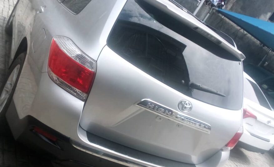 TOYOTA HIGHLANDER 2011 MODEL