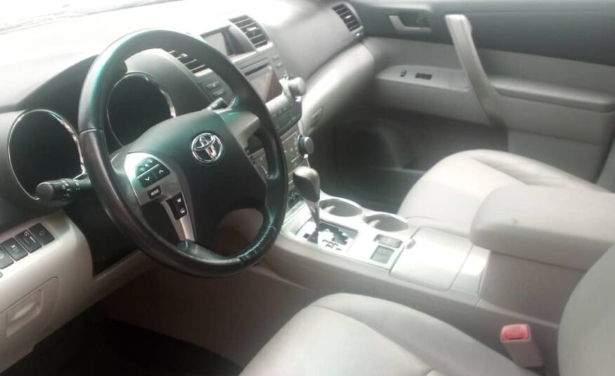 TOYOTA HIGHLANDER 2011 MODEL